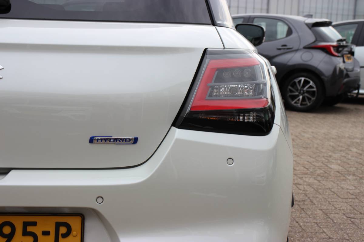 Suzuki Swift Suzuki Swift 1.2 Style Hybrid Automaat | Clima | Inklapbare spiegels | 10 jaar Garantie |