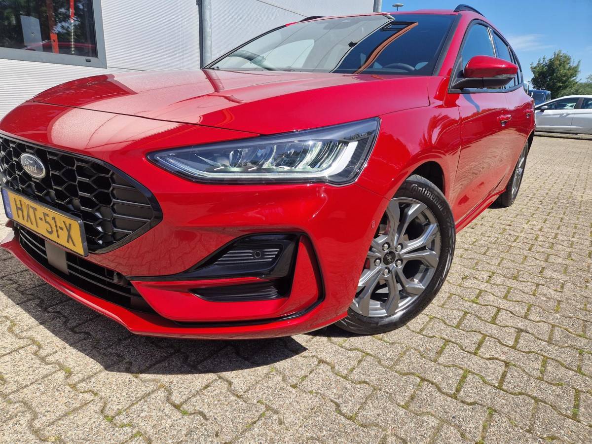 Ford Focus Ford Focus Wagon 1.0 EcoBoost Hybrid ST Line X Bellen voor bezichtiging | Fantastic Red | Winterpack | Driver Ass Pack | Camera | Origin NL Auto |