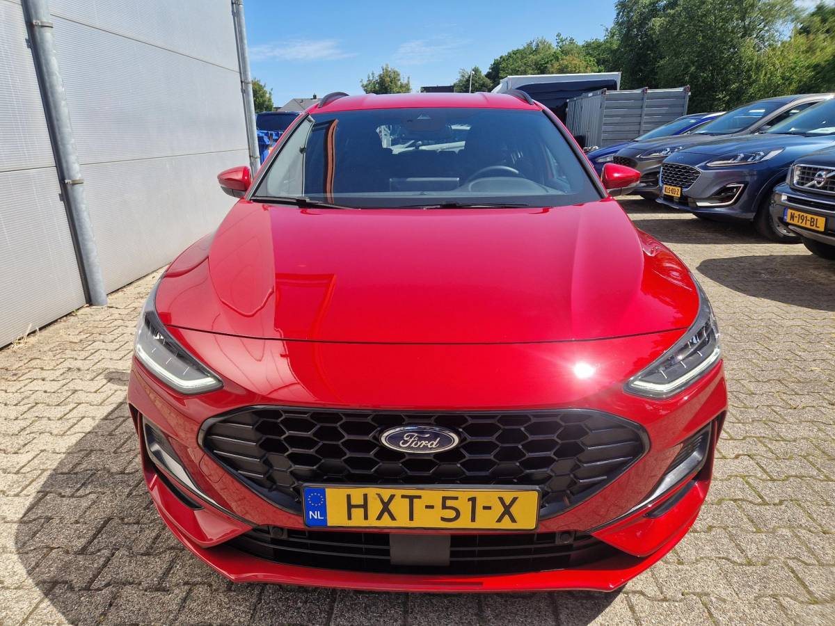 Ford Focus Ford Focus Wagon 1.0 EcoBoost Hybrid ST Line X Bellen voor bezichtiging | Fantastic Red | Winterpack | Driver Ass Pack | Camera | Origin NL Auto |