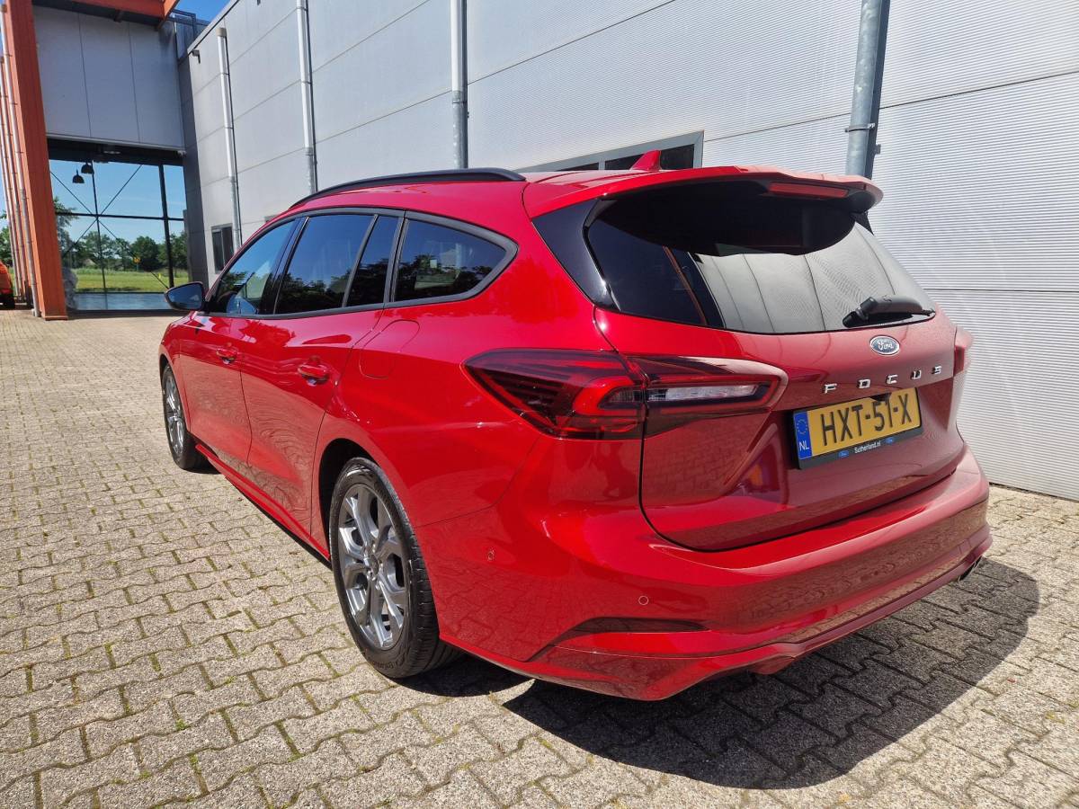 Ford Focus Ford Focus Wagon 1.0 EcoBoost Hybrid ST Line X Bellen voor bezichtiging | Fantastic Red | Winterpack | Driver Ass Pack | Camera | Origin NL Auto |