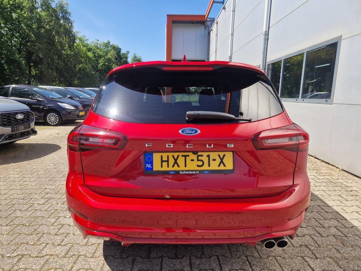 Ford Focus Ford Focus Wagon 1.0 EcoBoost Hybrid ST Line X Bellen voor bezichtiging | Fantastic Red | Winterpack | Driver Ass Pack | Camera | Origin NL Auto |