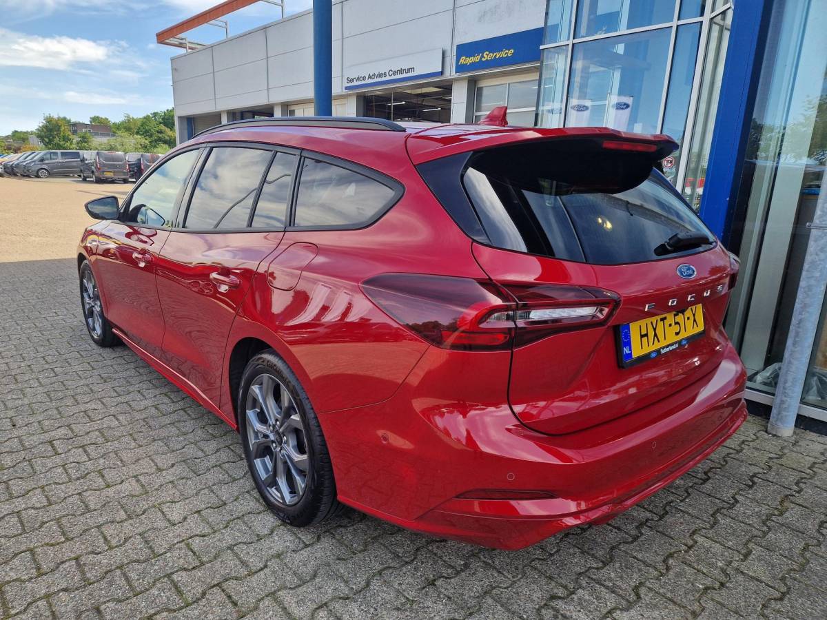 Ford Focus Ford Focus Wagon 1.0 EcoBoost Hybrid ST Line X Bellen voor bezichtiging | Fantastic Red | Winterpack | Driver Ass Pack | Camera | Origin NL Auto |