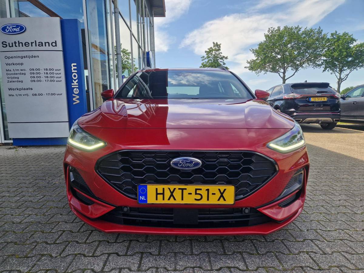 Ford Focus Ford Focus Wagon 1.0 EcoBoost Hybrid ST Line X Bellen voor bezichtiging | Fantastic Red | Winterpack | Driver Ass Pack | Camera | Origin NL Auto |