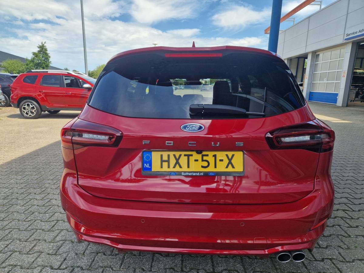 Ford Focus Ford Focus Wagon 1.0 EcoBoost Hybrid ST Line X Bellen voor bezichtiging | Fantastic Red | Winterpack | Driver Ass Pack | Camera | Origin NL Auto |
