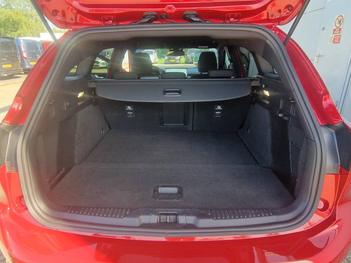 Ford Focus Ford Focus Wagon 1.0 EcoBoost Hybrid ST Line X Bellen voor bezichtiging | Fantastic Red | Winterpack | Driver Ass Pack | Camera | Origin NL Auto |