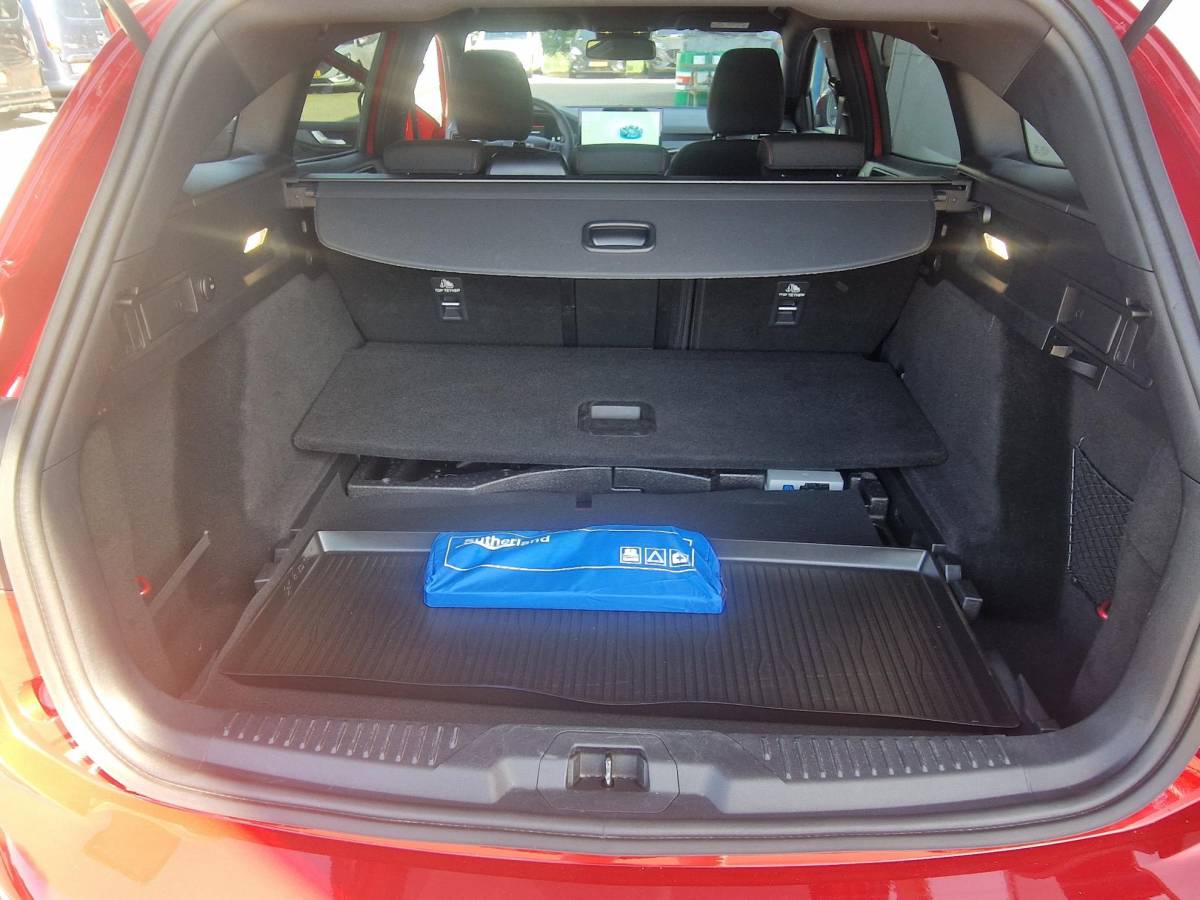 Ford Focus Ford Focus Wagon 1.0 EcoBoost Hybrid ST Line X Bellen voor bezichtiging | Fantastic Red | Winterpack | Driver Ass Pack | Camera | Origin NL Auto |