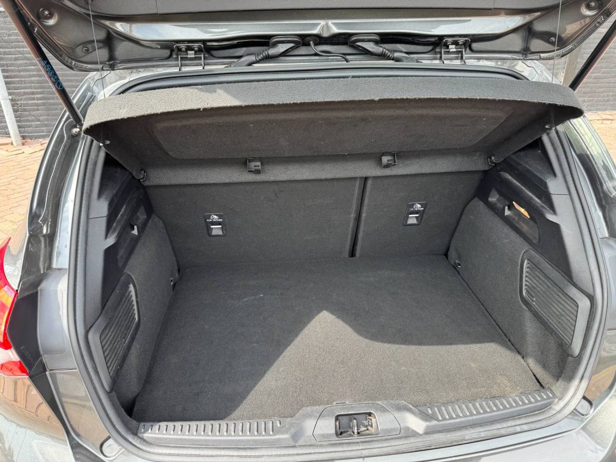 Ford Focus Ford Focus 1.0 EcoBoost Titanium Business **CARPLAY + KEYLESS + WINTER PACK + CAMERA****