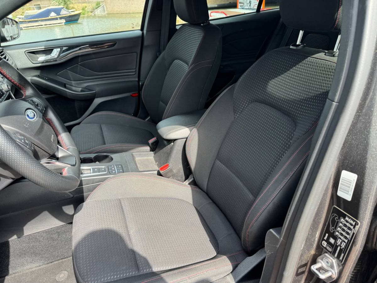 Ford Focus Ford Focus 1.0 EcoBoost Titanium Business **CARPLAY + KEYLESS + WINTER PACK + CAMERA****