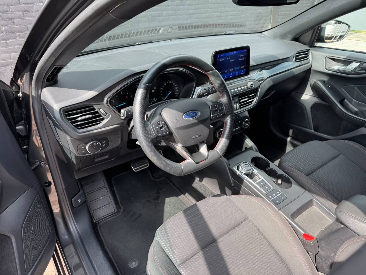 Ford Focus Ford Focus 1.0 EcoBoost Titanium Business **CARPLAY + KEYLESS + WINTER PACK + CAMERA****
