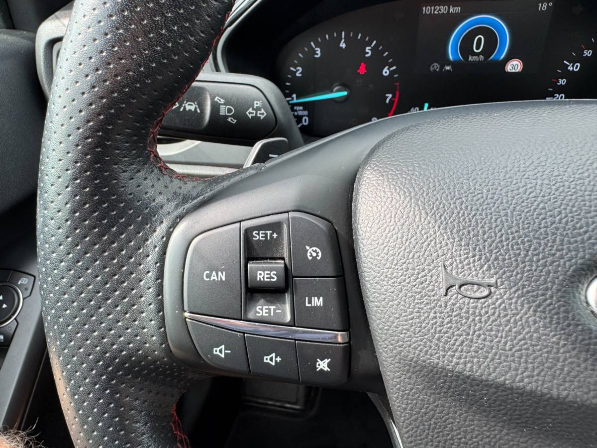 Ford Focus Ford Focus 1.0 EcoBoost Titanium Business **CARPLAY + KEYLESS + WINTER PACK + CAMERA****