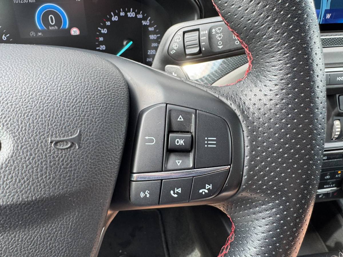 Ford Focus Ford Focus 1.0 EcoBoost Titanium Business **CARPLAY + KEYLESS + WINTER PACK + CAMERA****