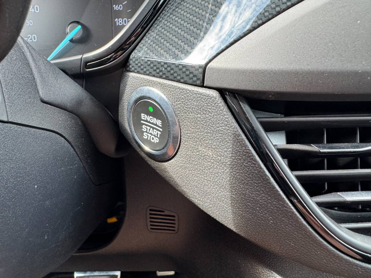 Ford Focus Ford Focus 1.0 EcoBoost Titanium Business **CARPLAY + KEYLESS + WINTER PACK + CAMERA****