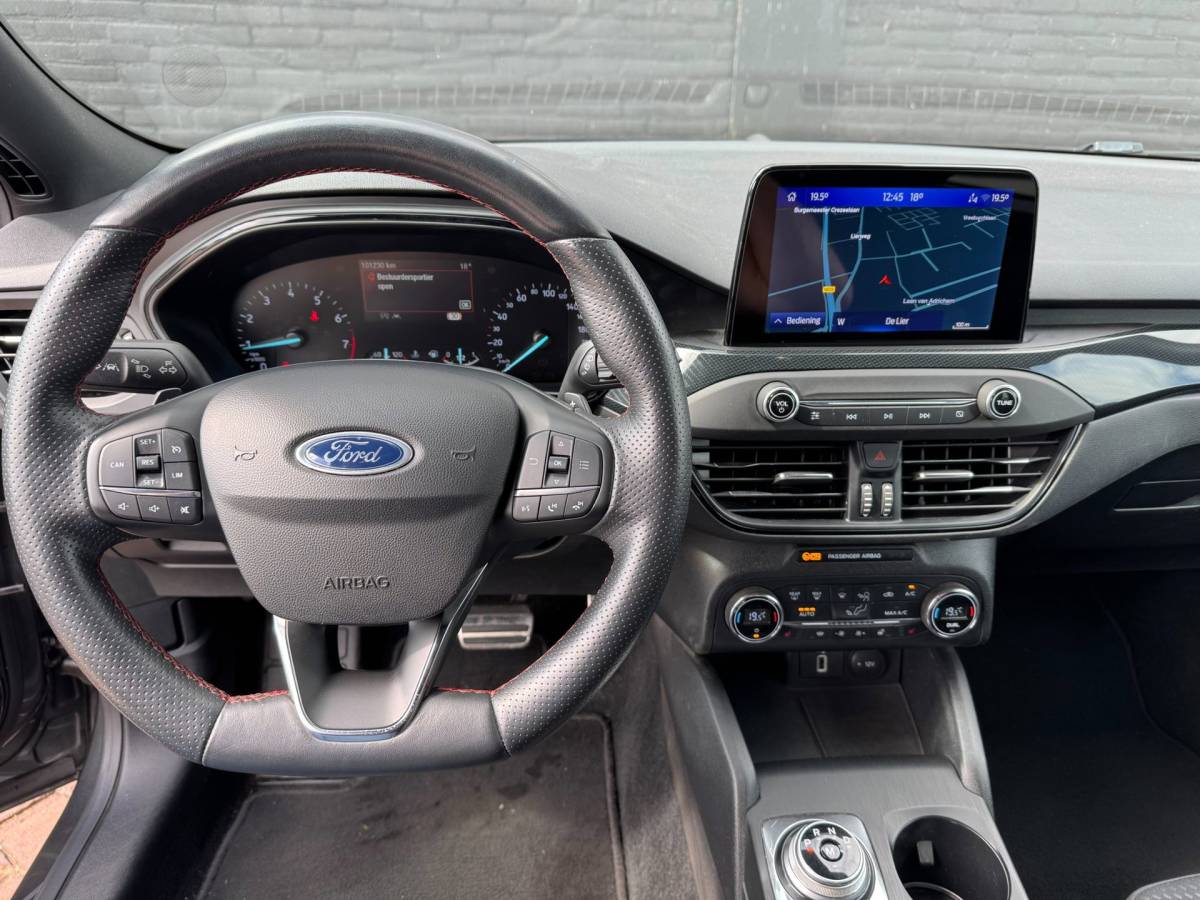 Ford Focus Ford Focus 1.0 EcoBoost Titanium Business **CARPLAY + KEYLESS + WINTER PACK + CAMERA****