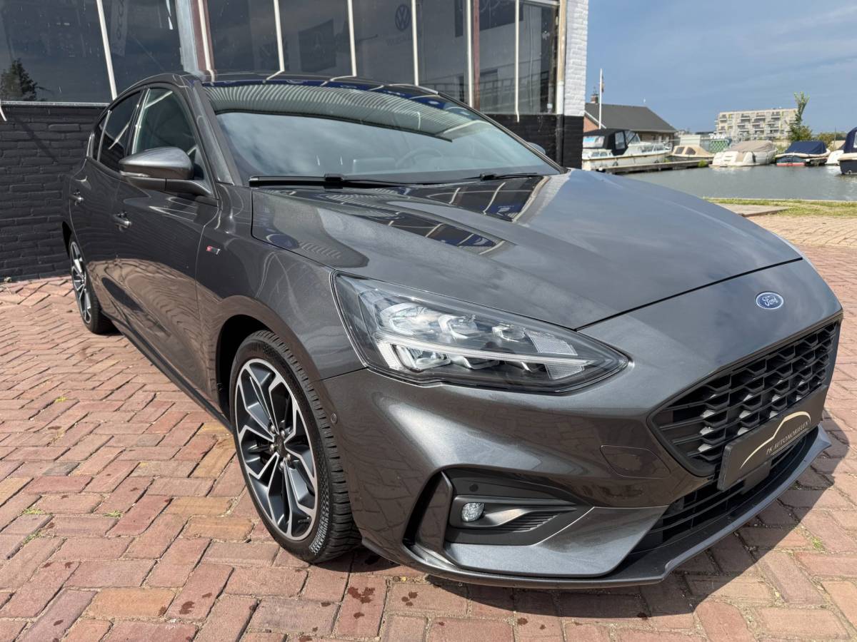 Ford Focus Ford Focus 1.0 EcoBoost Titanium Business **CARPLAY + KEYLESS + WINTER PACK + CAMERA****