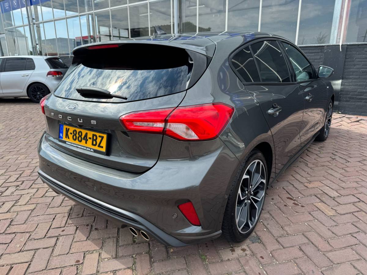 Ford Focus Ford Focus 1.0 EcoBoost Titanium Business **CARPLAY + KEYLESS + WINTER PACK + CAMERA****