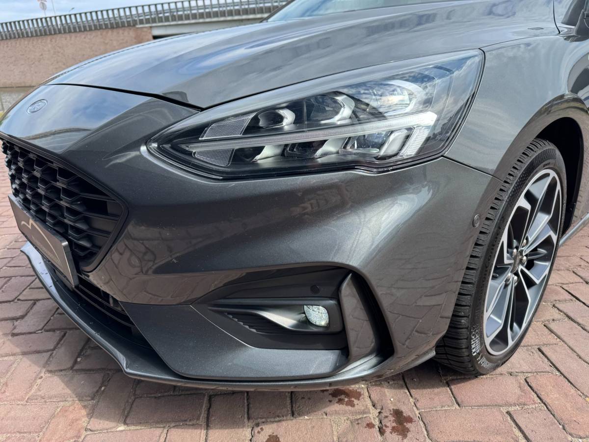 Ford Focus Ford Focus 1.0 EcoBoost Titanium Business **CARPLAY + KEYLESS + WINTER PACK + CAMERA****