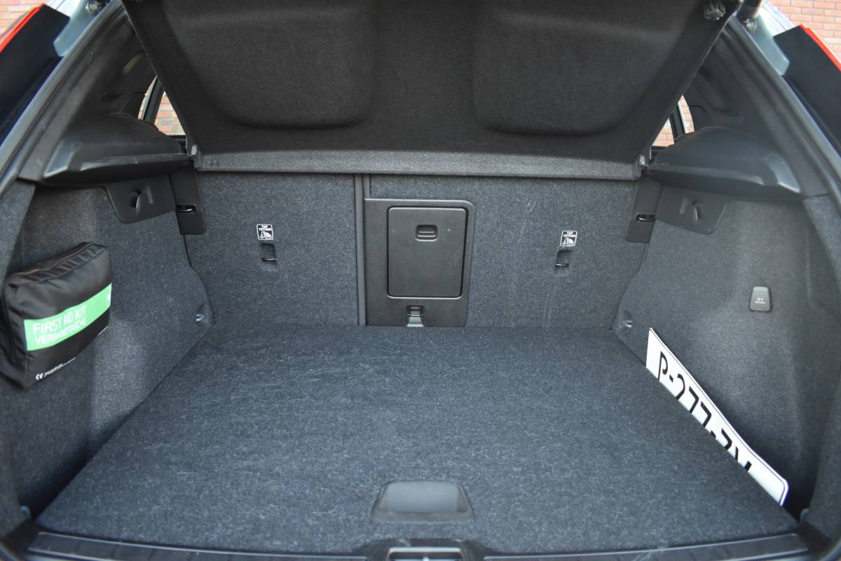 Volvo XC40 Volvo XC40 T5 262PK Recharge Inscription | Trekhaak | Climate pack | All season banden