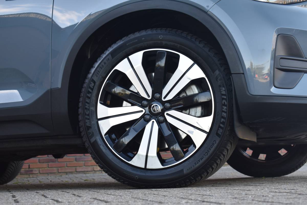 Volvo XC40 Volvo XC40 T5 262PK Recharge Inscription | Trekhaak | Climate pack | All season banden