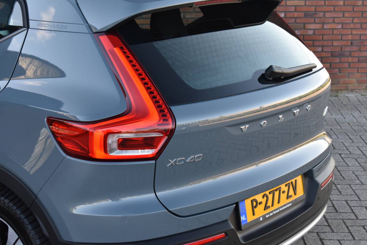 Volvo XC40 Volvo XC40 T5 262PK Recharge Inscription | Trekhaak | Climate pack | All season banden