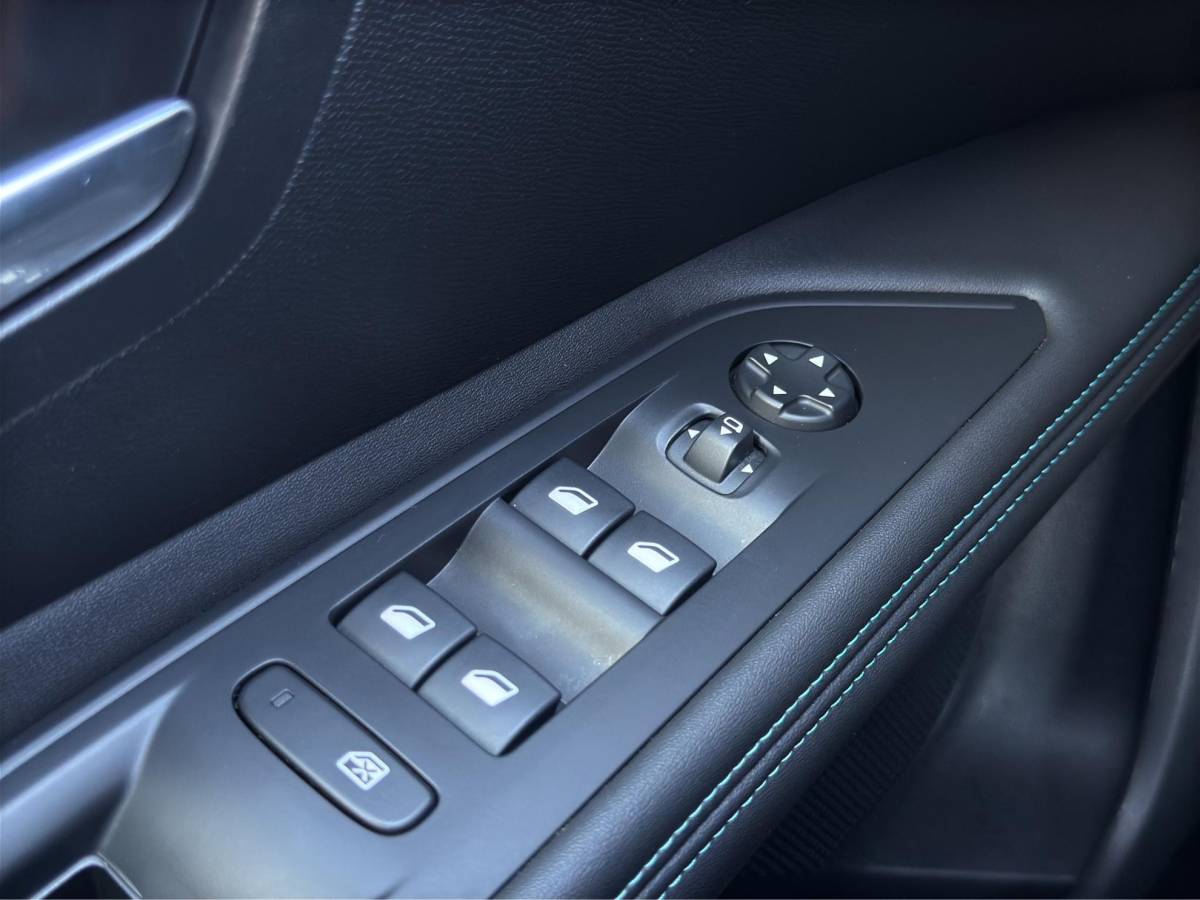 Peugeot 3008 Peugeot 3008 1.6 HYbrid 225 Allure /Apple & Android Carplay/BTW/Camera Achter/Cruise & Climate Control/Half-leder interieur/DAB+/FULL-LED/Stoelverwarming/18″LMV/(MET GARANTIE*)
