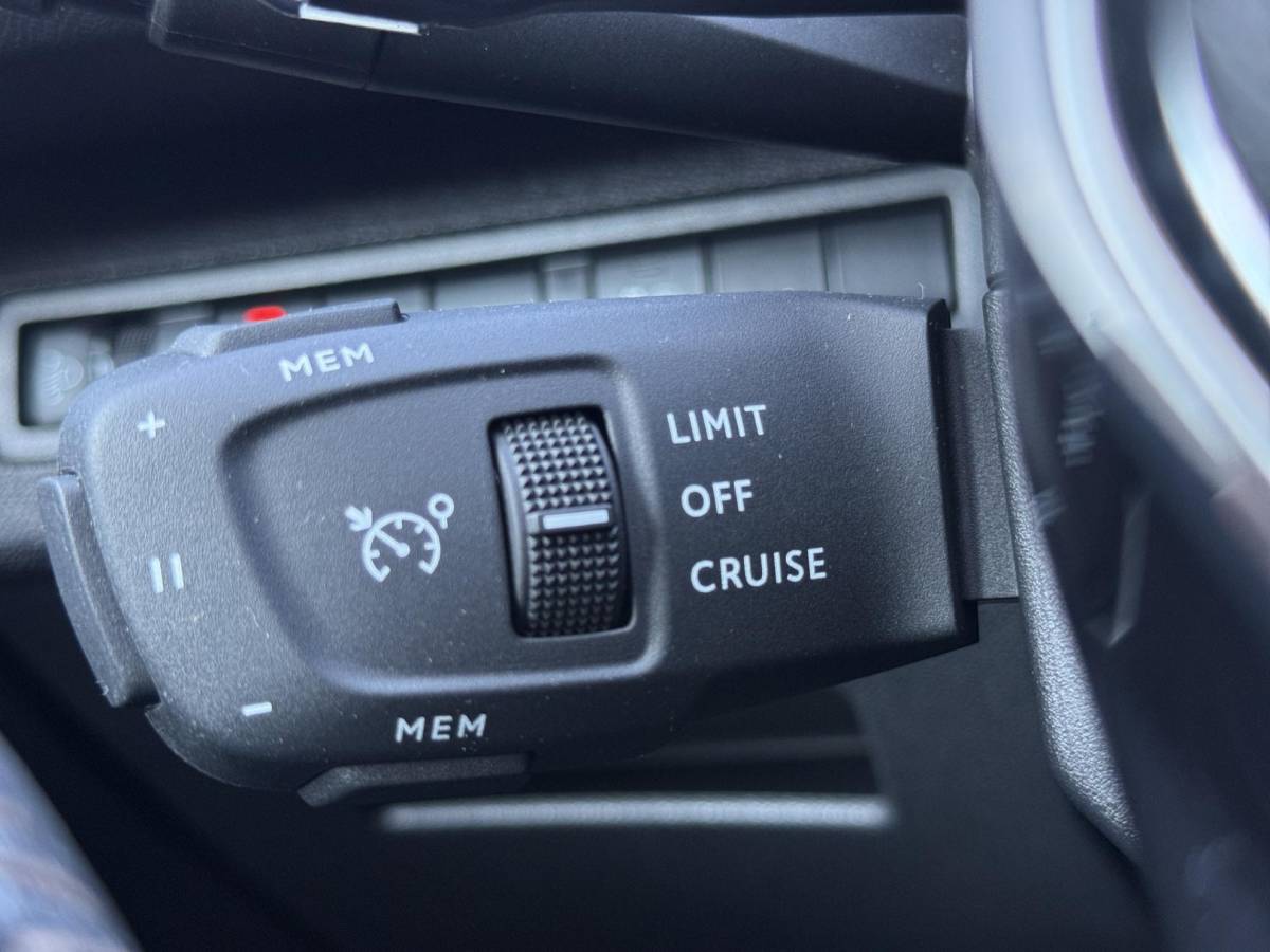 Peugeot 3008 Peugeot 3008 1.6 HYbrid 225 Allure /Apple & Android Carplay/BTW/Camera Achter/Cruise & Climate Control/Half-leder interieur/DAB+/FULL-LED/Stoelverwarming/18″LMV/(MET GARANTIE*)