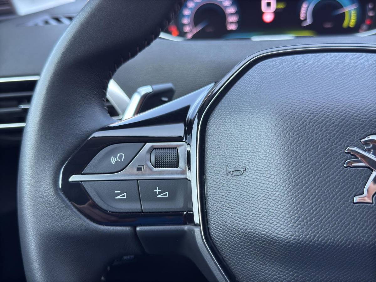Peugeot 3008 Peugeot 3008 1.6 HYbrid 225 Allure /Apple & Android Carplay/BTW/Camera Achter/Cruise & Climate Control/Half-leder interieur/DAB+/FULL-LED/Stoelverwarming/18″LMV/(MET GARANTIE*)