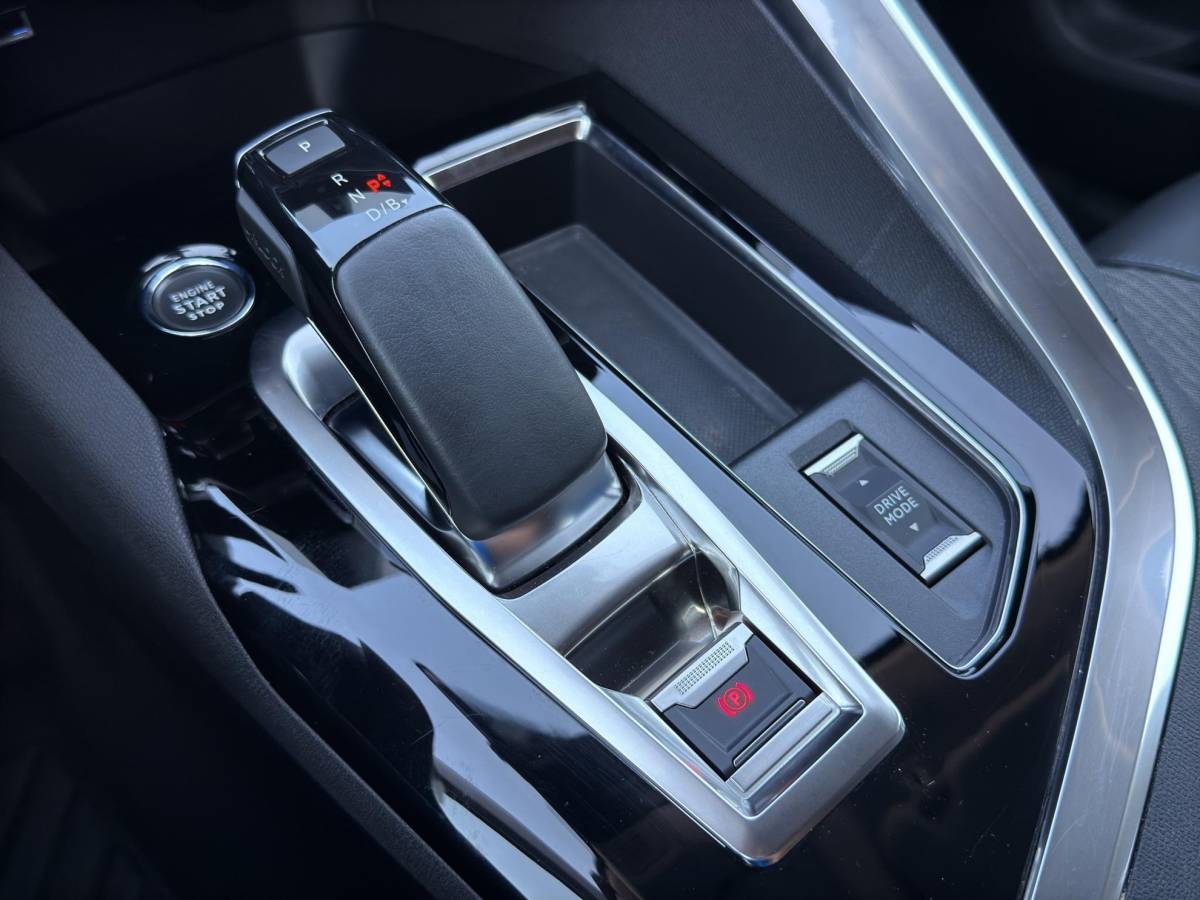 Peugeot 3008 Peugeot 3008 1.6 HYbrid 225 Allure /Apple & Android Carplay/BTW/Camera Achter/Cruise & Climate Control/Half-leder interieur/DAB+/FULL-LED/Stoelverwarming/18″LMV/(MET GARANTIE*)