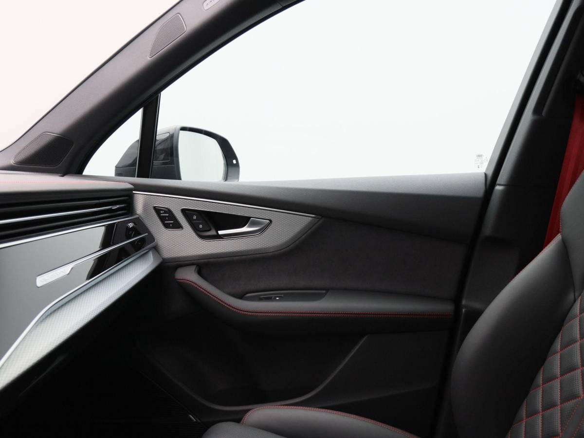 Audi Q7 Audi Q7 60 TFSi e 490 Pk quattro S-Line Competition | 22 Inch | Laser LED | Vierwielbesturing | Panoramadak | B&O Audio | Trekhaak | 7.629 Km!!