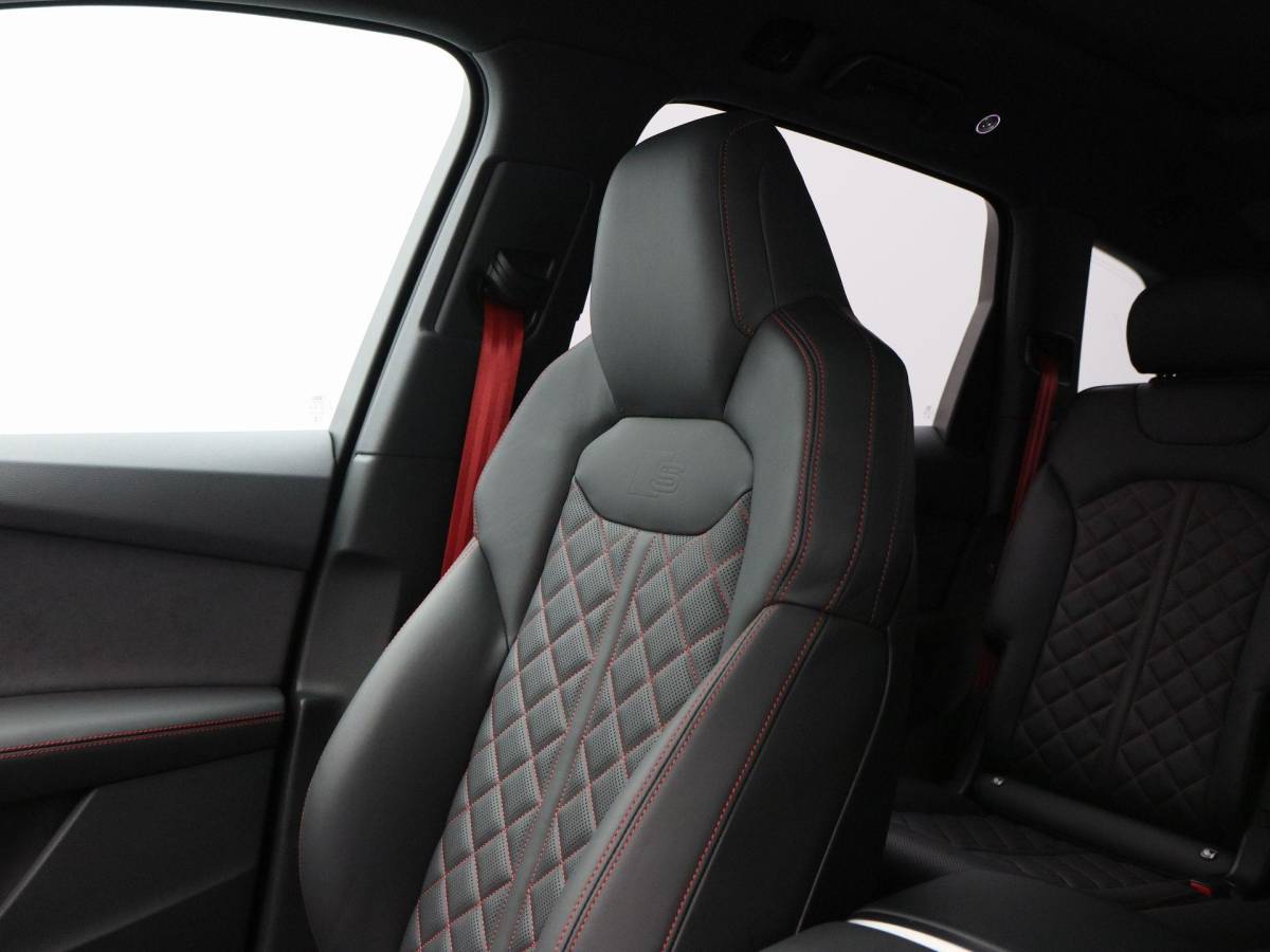 Audi Q7 Audi Q7 60 TFSi e 490 Pk quattro S-Line Competition | 22 Inch | Laser LED | Vierwielbesturing | Panoramadak | B&O Audio | Trekhaak | 7.629 Km!!