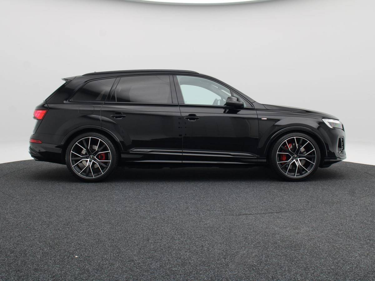 Audi Q7 Audi Q7 60 TFSi e 490 Pk quattro S-Line Competition | 22 Inch | Laser LED | Vierwielbesturing | Panoramadak | B&O Audio | Trekhaak | 7.629 Km!!