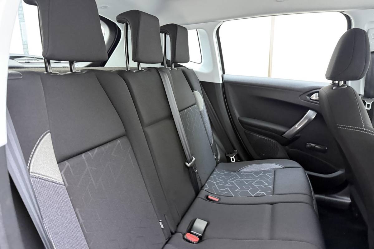 Peugeot 2008 Peugeot 2008 1.2 PureTech Blue Lion | 110PK | AUTOMAAT | Trekhaak | Navigatie | Apple Carplay | Android Auto | Airco | Cruise Control | Slechts 66.213 km!