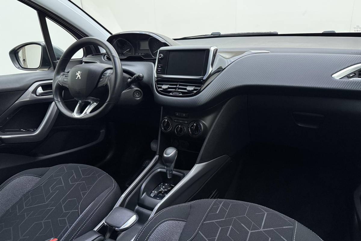 Peugeot 2008 Peugeot 2008 1.2 PureTech Blue Lion | 110PK | AUTOMAAT | Trekhaak | Navigatie | Apple Carplay | Android Auto | Airco | Cruise Control | Slechts 66.213 km!