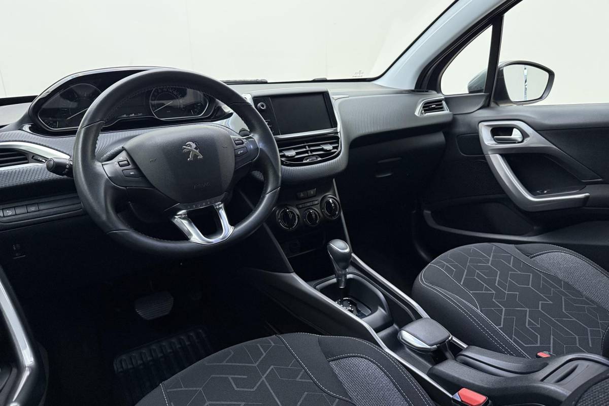 Peugeot 2008 Peugeot 2008 1.2 PureTech Blue Lion | 110PK | AUTOMAAT | Trekhaak | Navigatie | Apple Carplay | Android Auto | Airco | Cruise Control | Slechts 66.213 km!