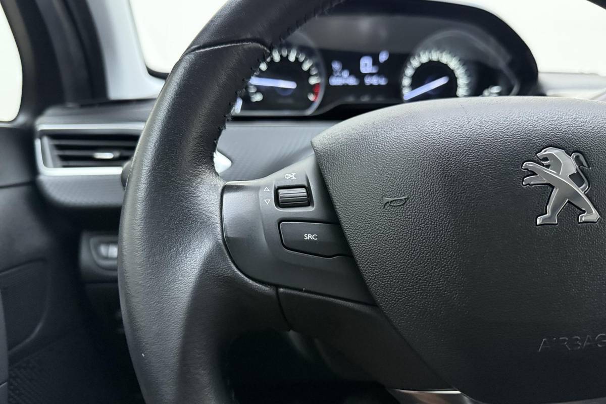 Peugeot 2008 Peugeot 2008 1.2 PureTech Blue Lion | 110PK | AUTOMAAT | Trekhaak | Navigatie | Apple Carplay | Android Auto | Airco | Cruise Control | Slechts 66.213 km!