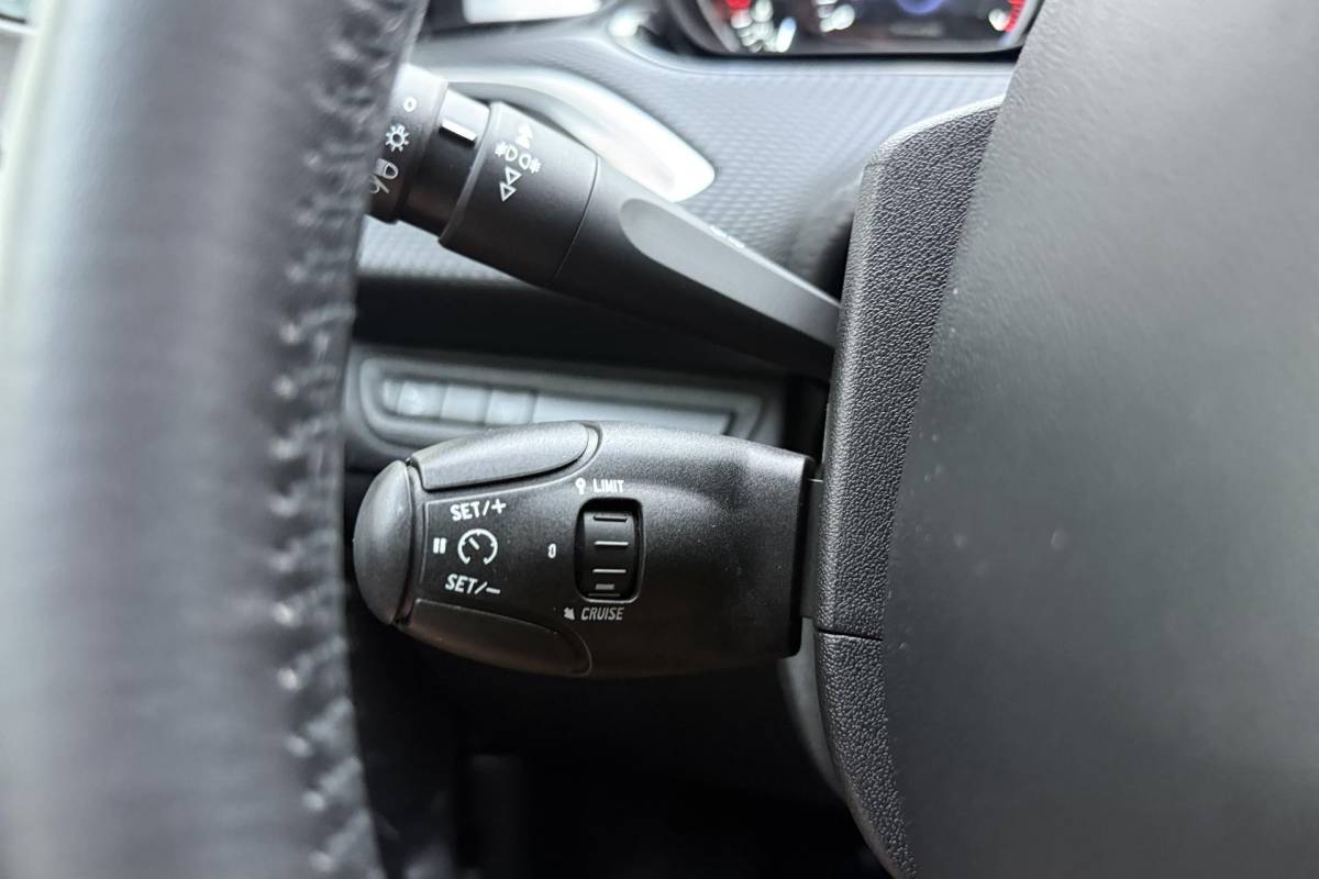 Peugeot 2008 Peugeot 2008 1.2 PureTech Blue Lion | 110PK | AUTOMAAT | Trekhaak | Navigatie | Apple Carplay | Android Auto | Airco | Cruise Control | Slechts 66.213 km!