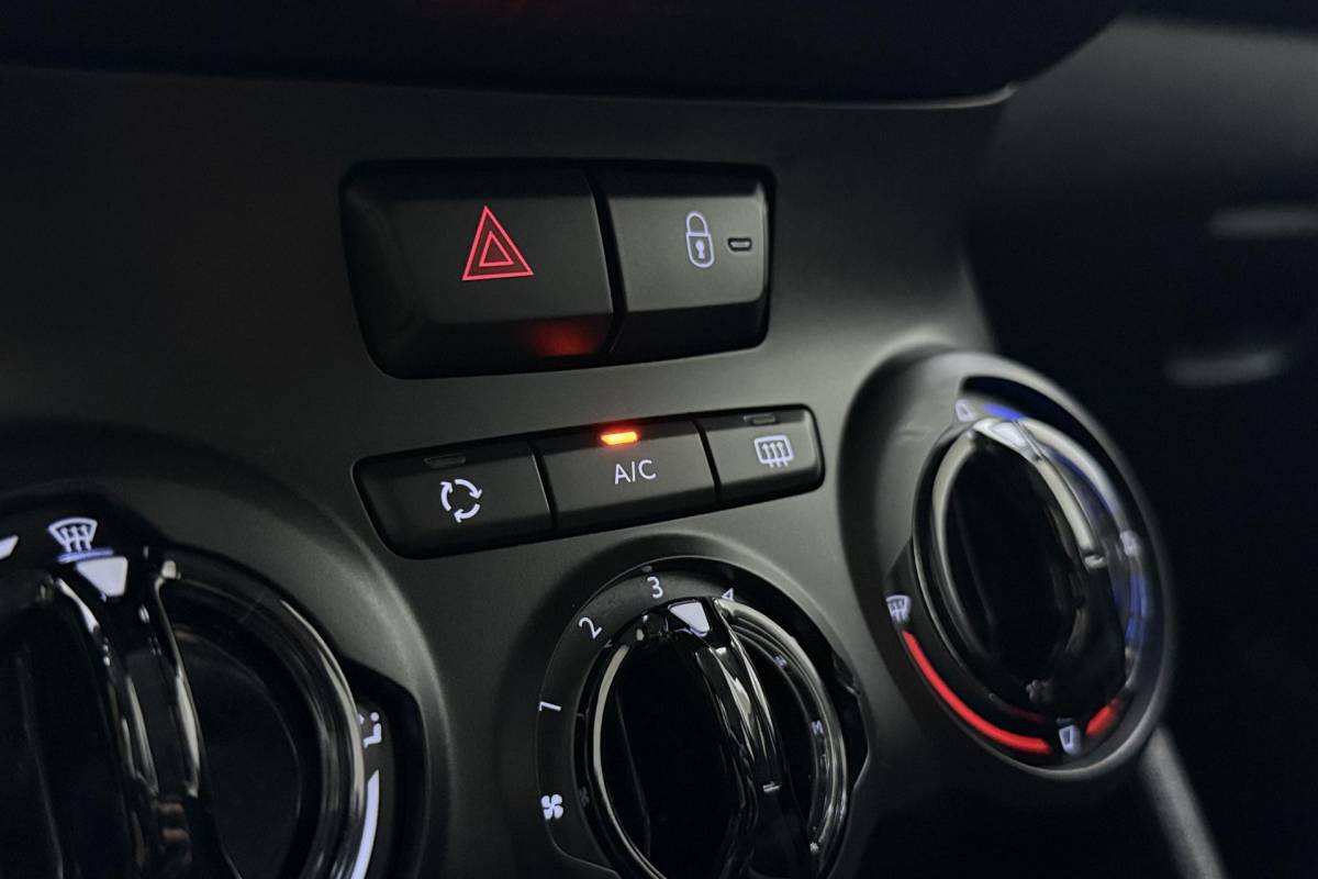 Peugeot 2008 Peugeot 2008 1.2 PureTech Blue Lion | 110PK | AUTOMAAT | Trekhaak | Navigatie | Apple Carplay | Android Auto | Airco | Cruise Control | Slechts 66.213 km!