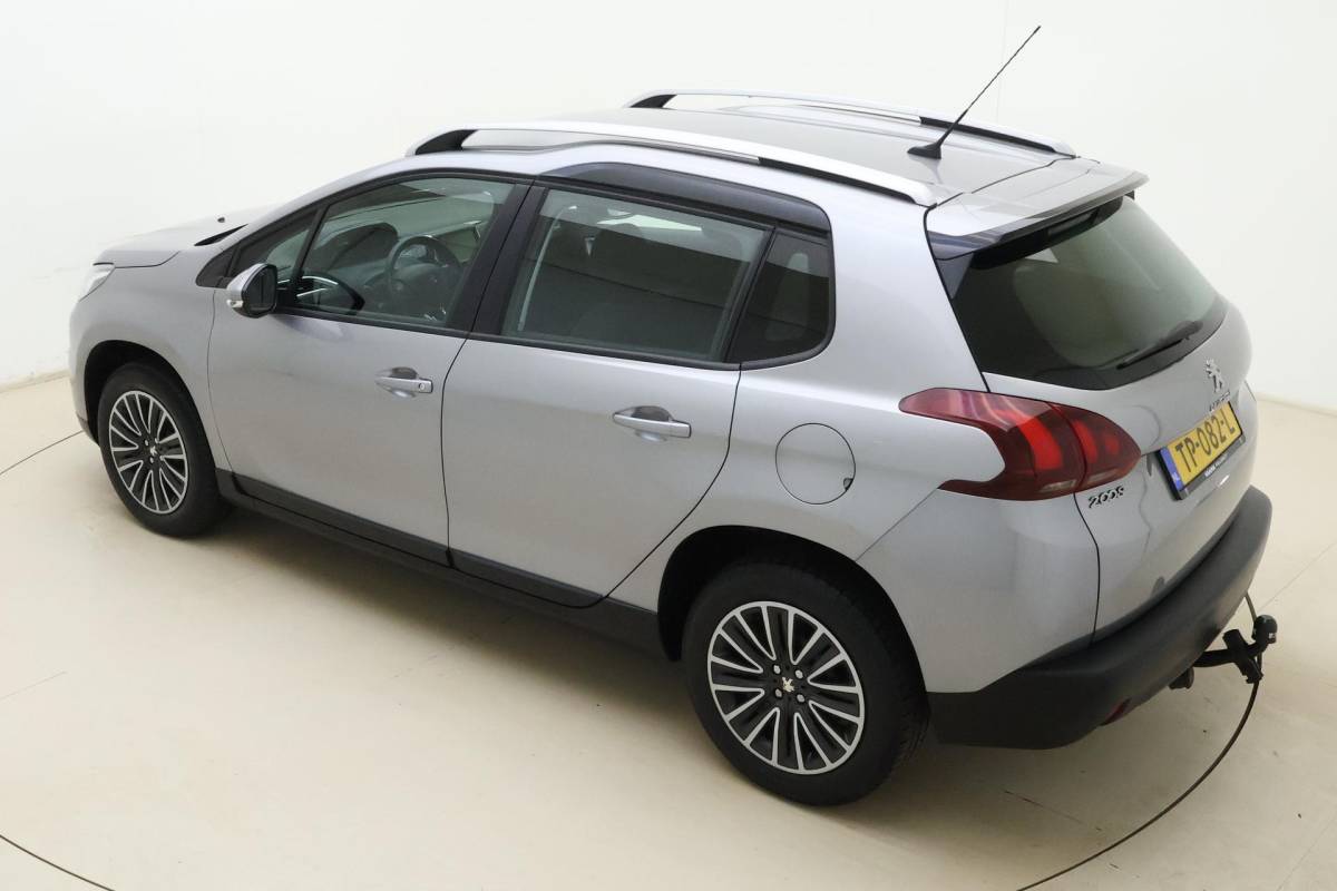 Peugeot 2008 Peugeot 2008 1.2 PureTech Blue Lion | 110PK | AUTOMAAT | Trekhaak | Navigatie | Apple Carplay | Android Auto | Airco | Cruise Control | Slechts 66.213 km!