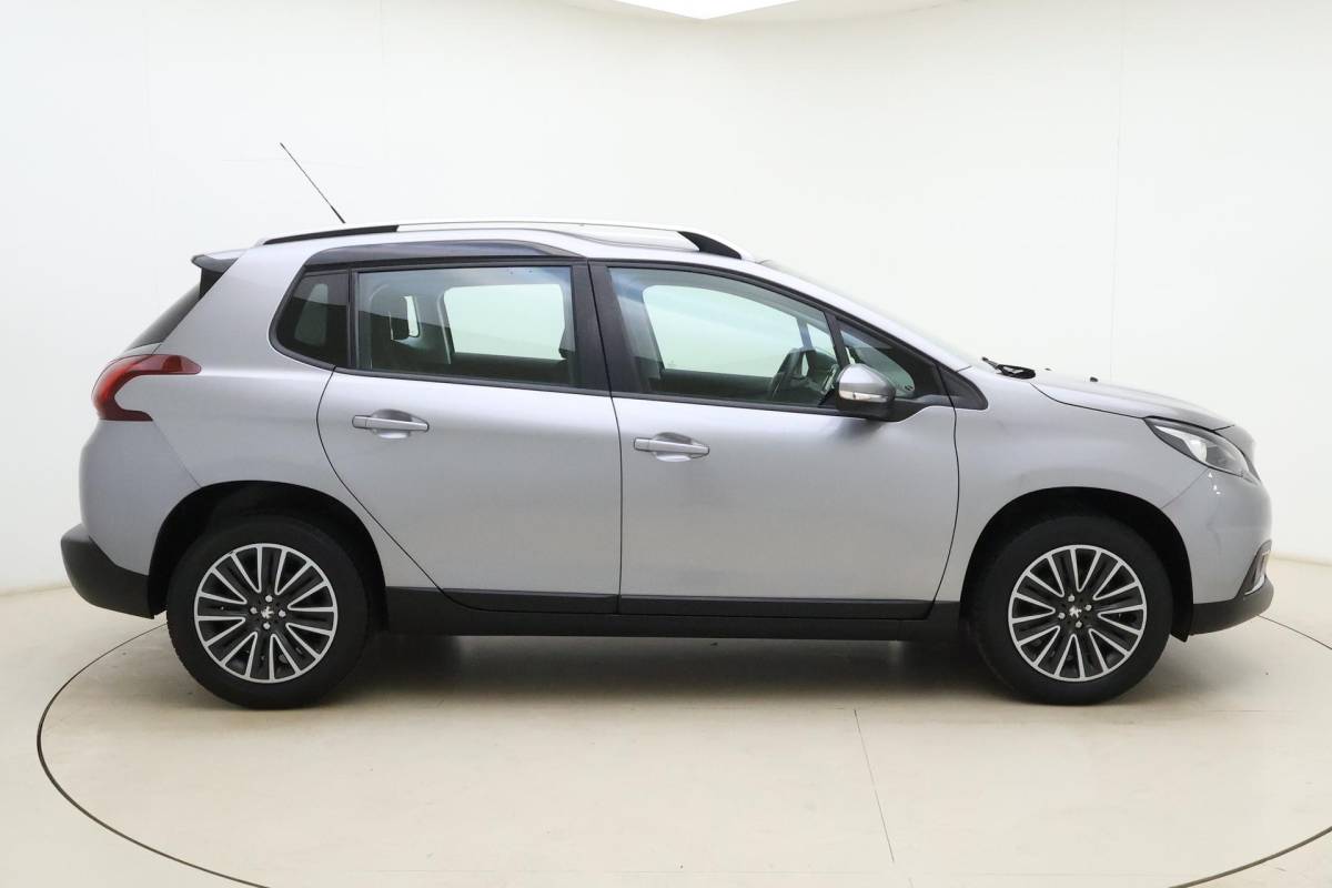 Peugeot 2008 Peugeot 2008 1.2 PureTech Blue Lion | 110PK | AUTOMAAT | Trekhaak | Navigatie | Apple Carplay | Android Auto | Airco | Cruise Control | Slechts 66.213 km!