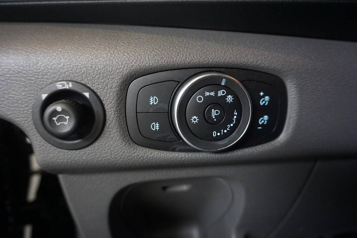 Ford Transit Ford Transit 105pk L2H2 Trend Airco Trekhaak Navigatie Cruise