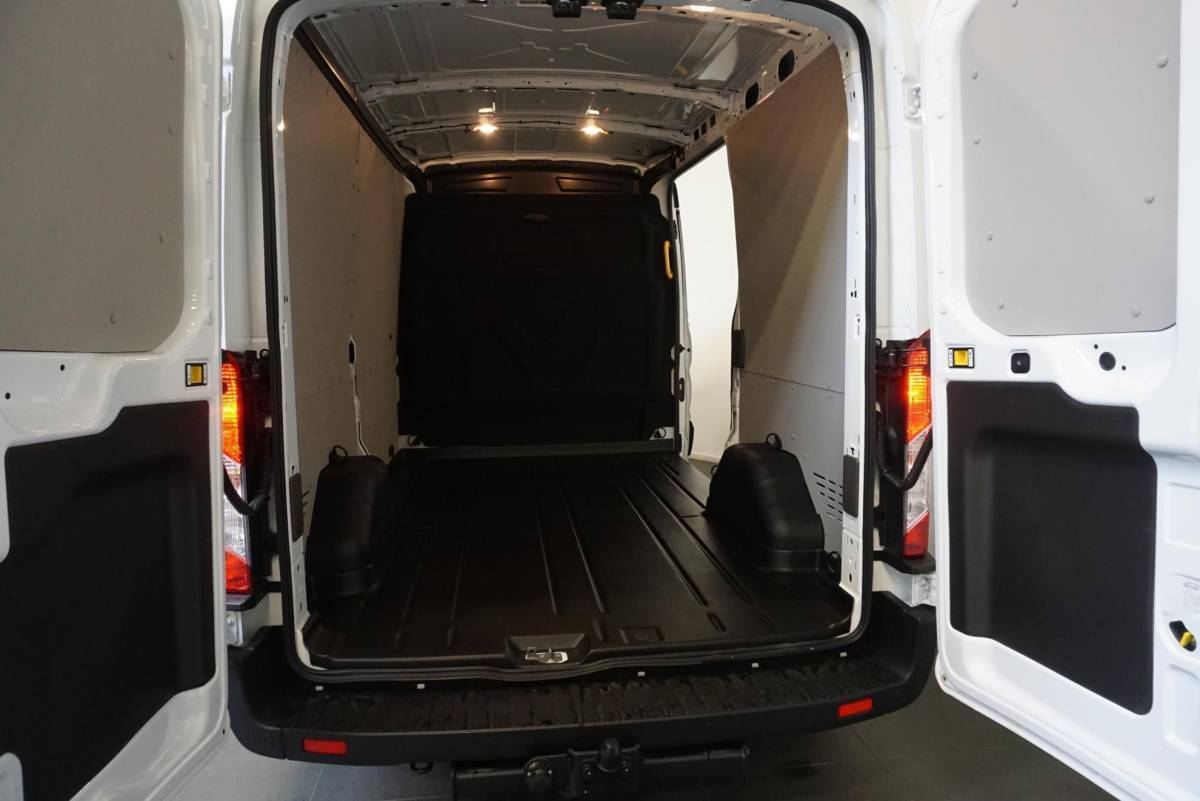 Ford Transit Ford Transit 105pk L2H2 Trend Airco Trekhaak Navigatie Cruise