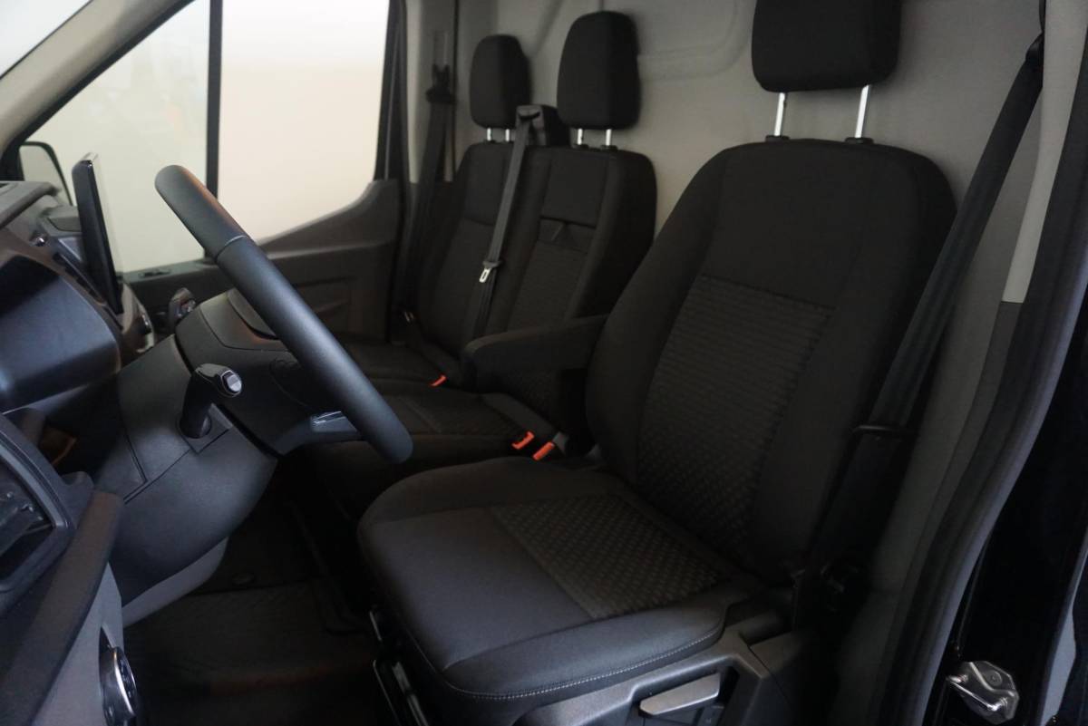 Ford Transit Ford Transit 105pk L2H2 Trend Airco Trekhaak Navigatie Cruise