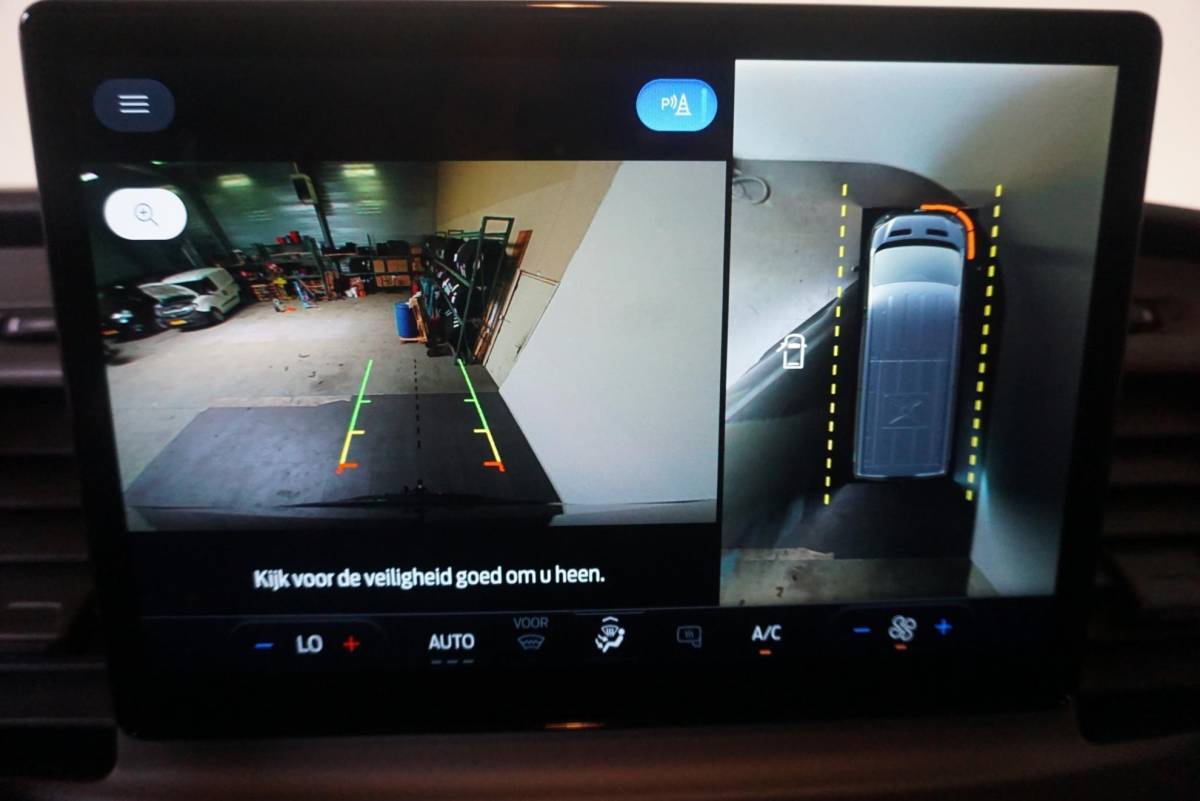 Ford Transit Ford Transit 105pk L2H2 Trend Airco Trekhaak Navigatie Cruise