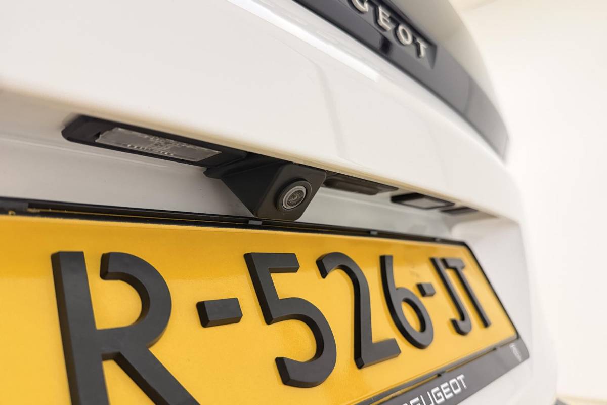 Peugeot 3008 Peugeot 3008 1.2 PureTech Allure | 130PK | Trekhaak | Stoelverwarming | Parkeercamera | Parkeersensoren Voor & Achter |