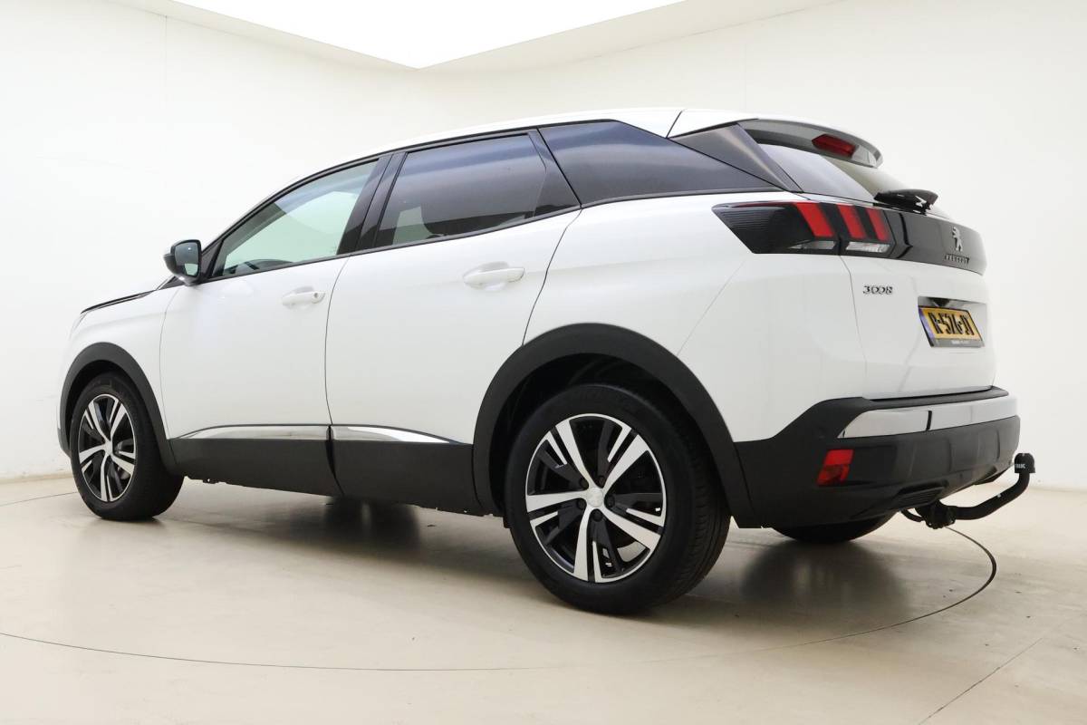 Peugeot 3008 Peugeot 3008 1.2 PureTech Allure | 130PK | Trekhaak | Stoelverwarming | Parkeercamera | Parkeersensoren Voor & Achter |