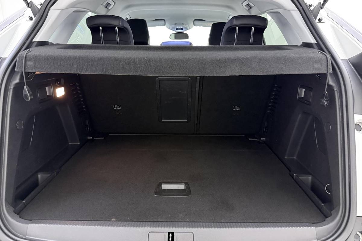 Peugeot 3008 Peugeot 3008 1.2 PureTech Allure | 130PK | Trekhaak | Stoelverwarming | Parkeercamera | Parkeersensoren Voor & Achter |