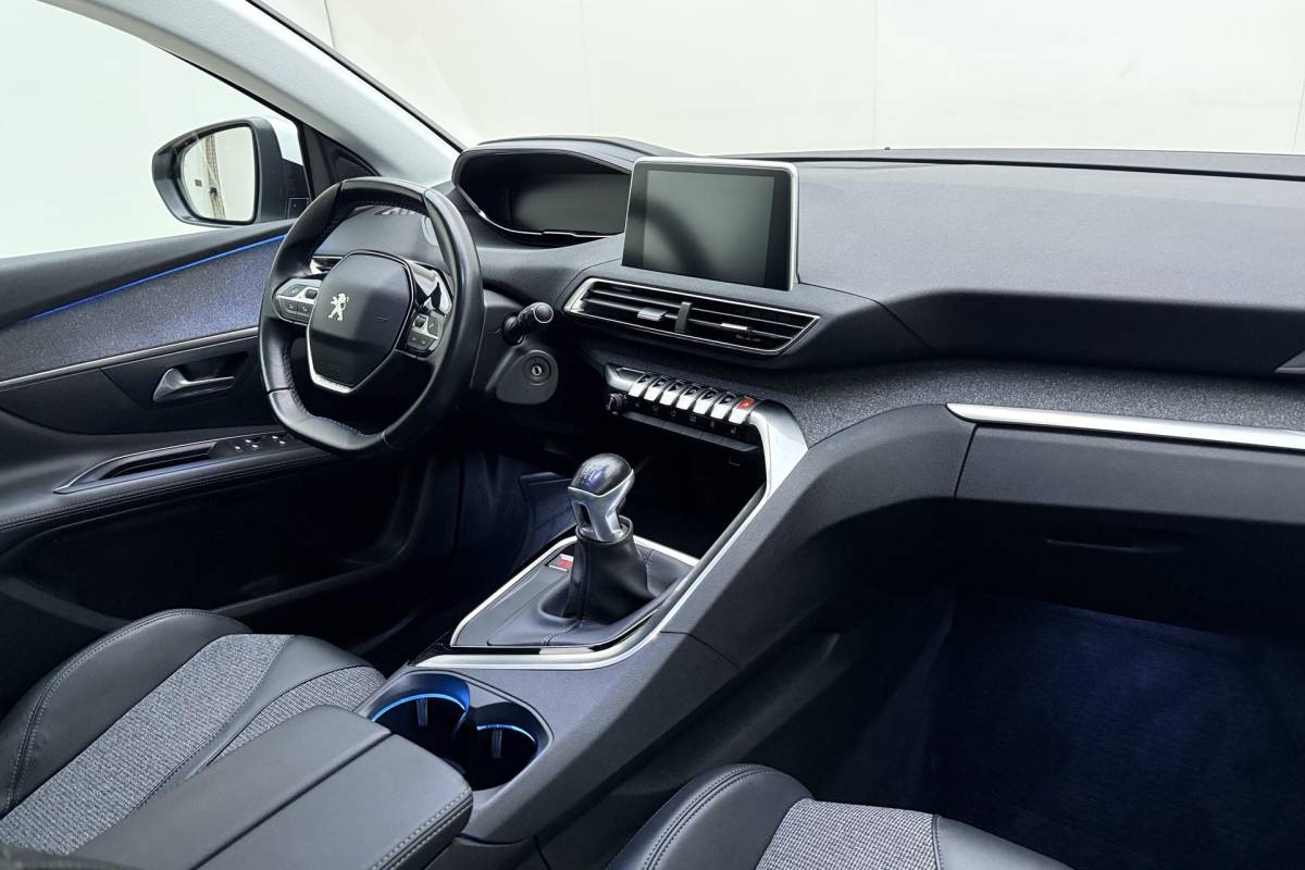 Peugeot 3008 Peugeot 3008 1.2 PureTech Allure | 130PK | Trekhaak | Stoelverwarming | Parkeercamera | Parkeersensoren Voor & Achter |