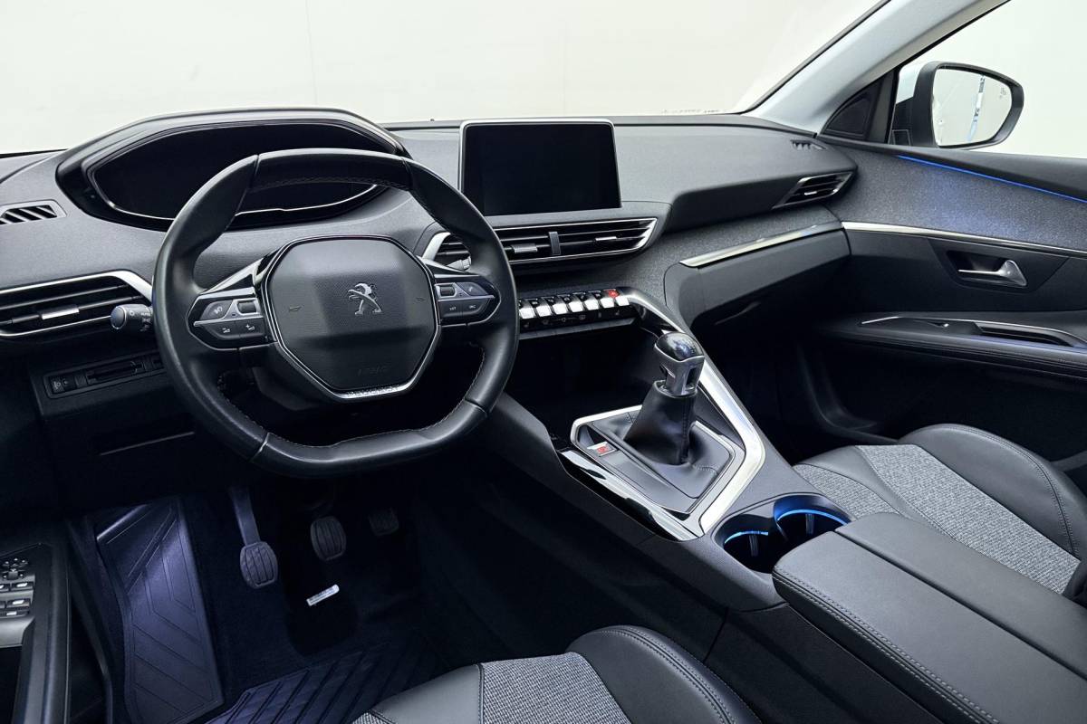 Peugeot 3008 Peugeot 3008 1.2 PureTech Allure | 130PK | Trekhaak | Stoelverwarming | Parkeercamera | Parkeersensoren Voor & Achter |