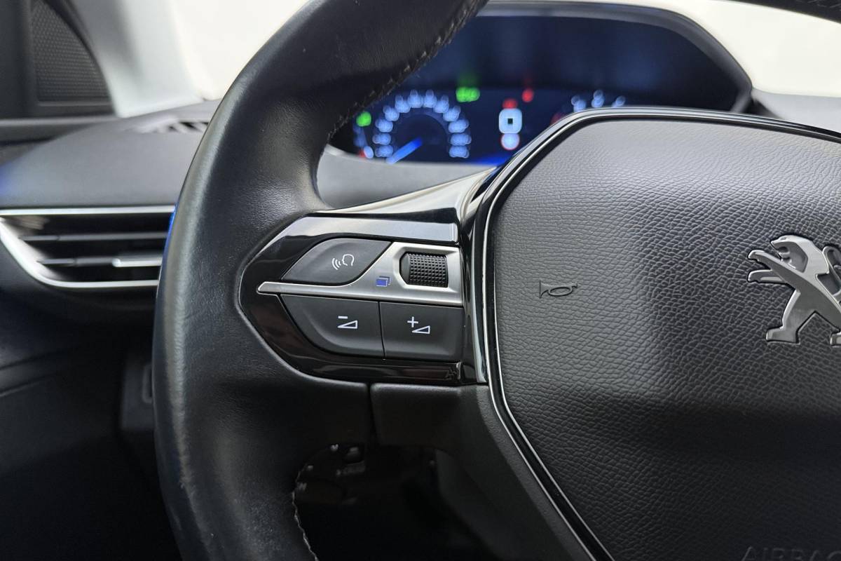 Peugeot 3008 Peugeot 3008 1.2 PureTech Allure | 130PK | Trekhaak | Stoelverwarming | Parkeercamera | Parkeersensoren Voor & Achter |