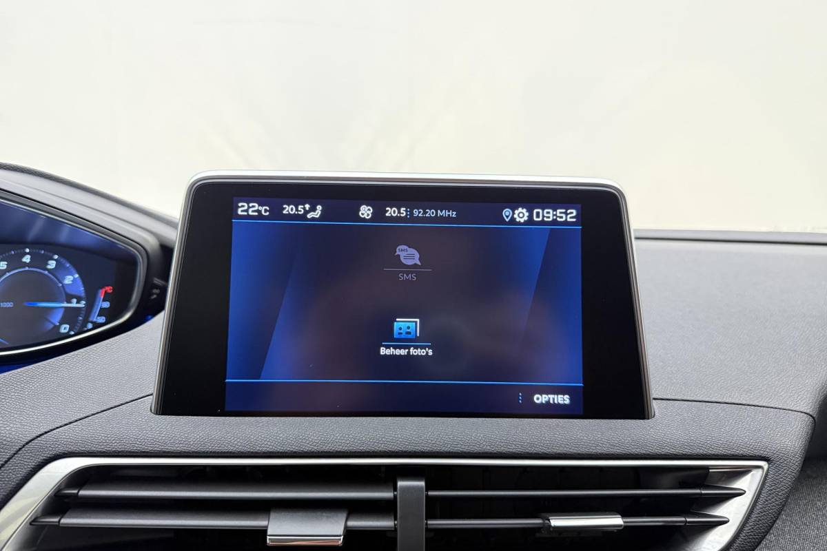 Peugeot 3008 Peugeot 3008 1.2 PureTech Allure | 130PK | Trekhaak | Stoelverwarming | Parkeercamera | Parkeersensoren Voor & Achter |