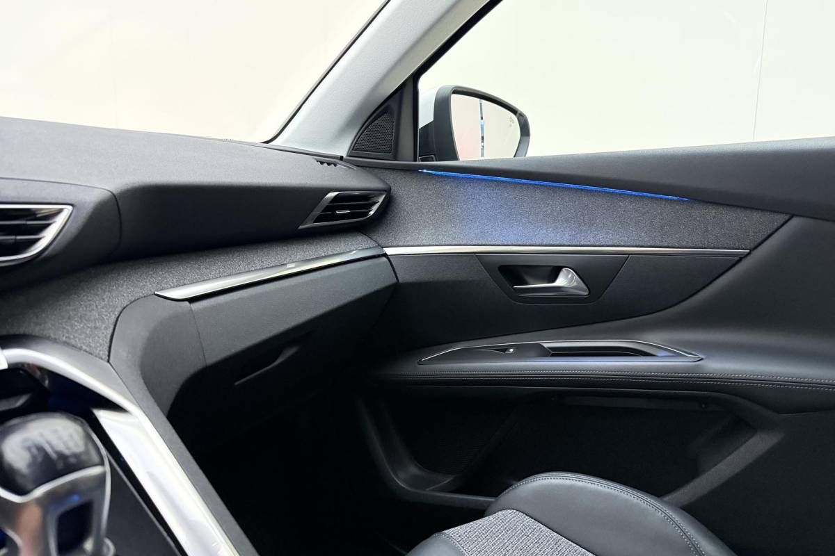 Peugeot 3008 Peugeot 3008 1.2 PureTech Allure | 130PK | Trekhaak | Stoelverwarming | Parkeercamera | Parkeersensoren Voor & Achter |